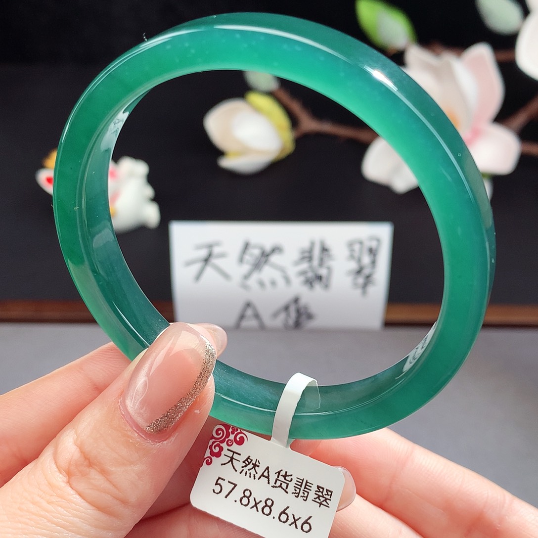 翡翠手镯（圆镯）未镶嵌