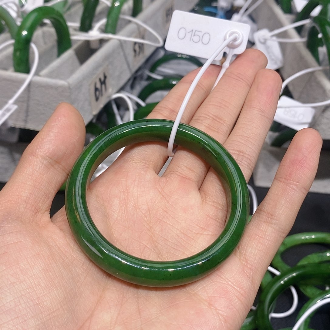 和田玉（碧玉）未镶嵌手镯