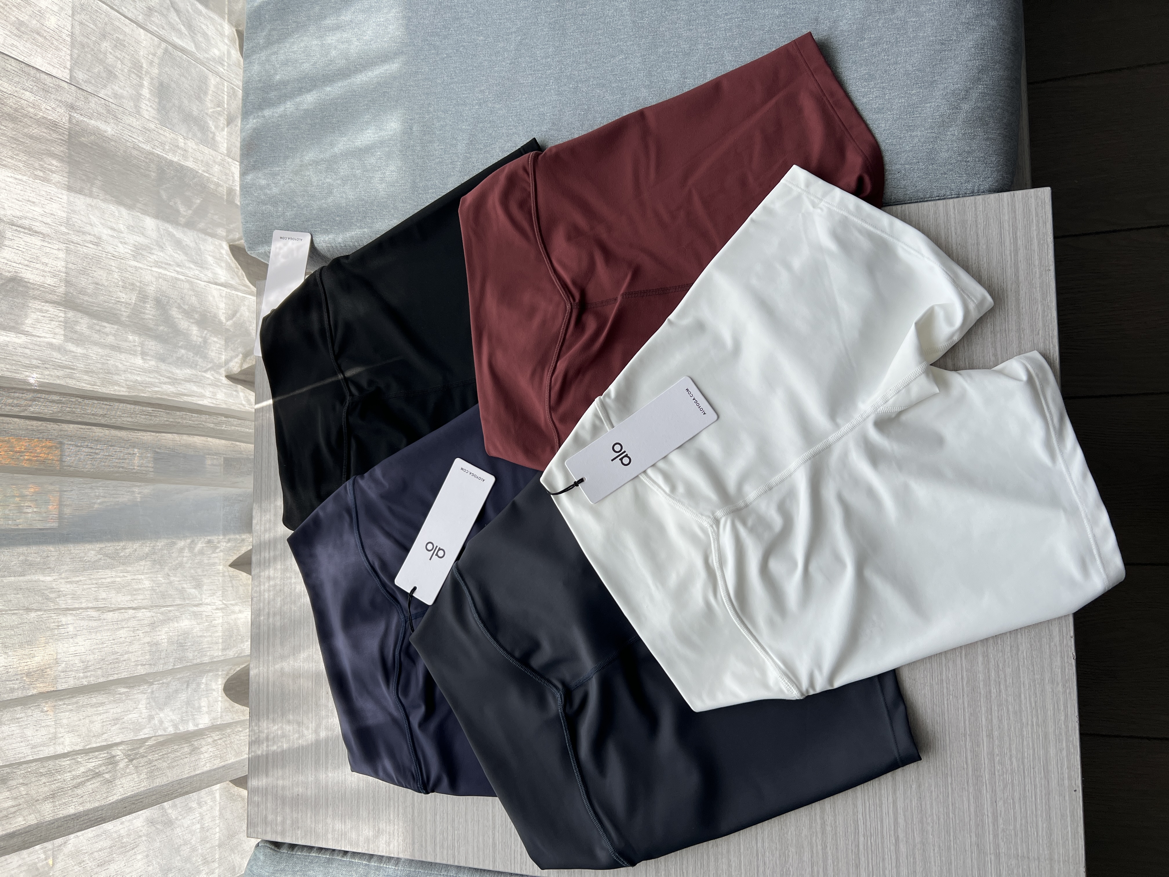 Alo 2025夏季纯色高腰运动瑜伽弹力跑步三分裤外穿骑行健身裤女