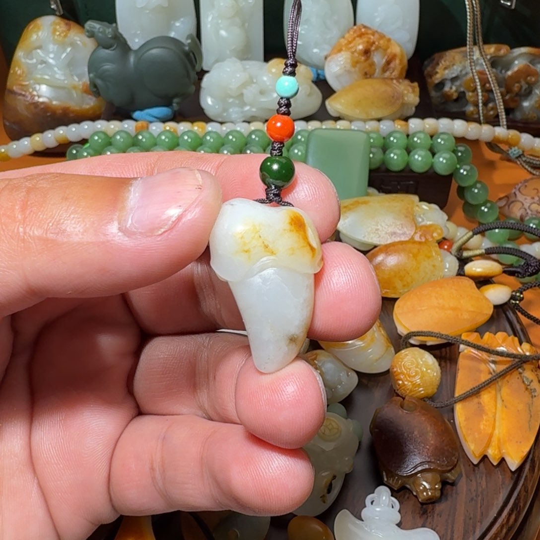 和田玉颈饰未镶嵌