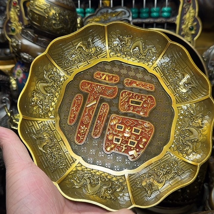 铜器摆件收收藏起来