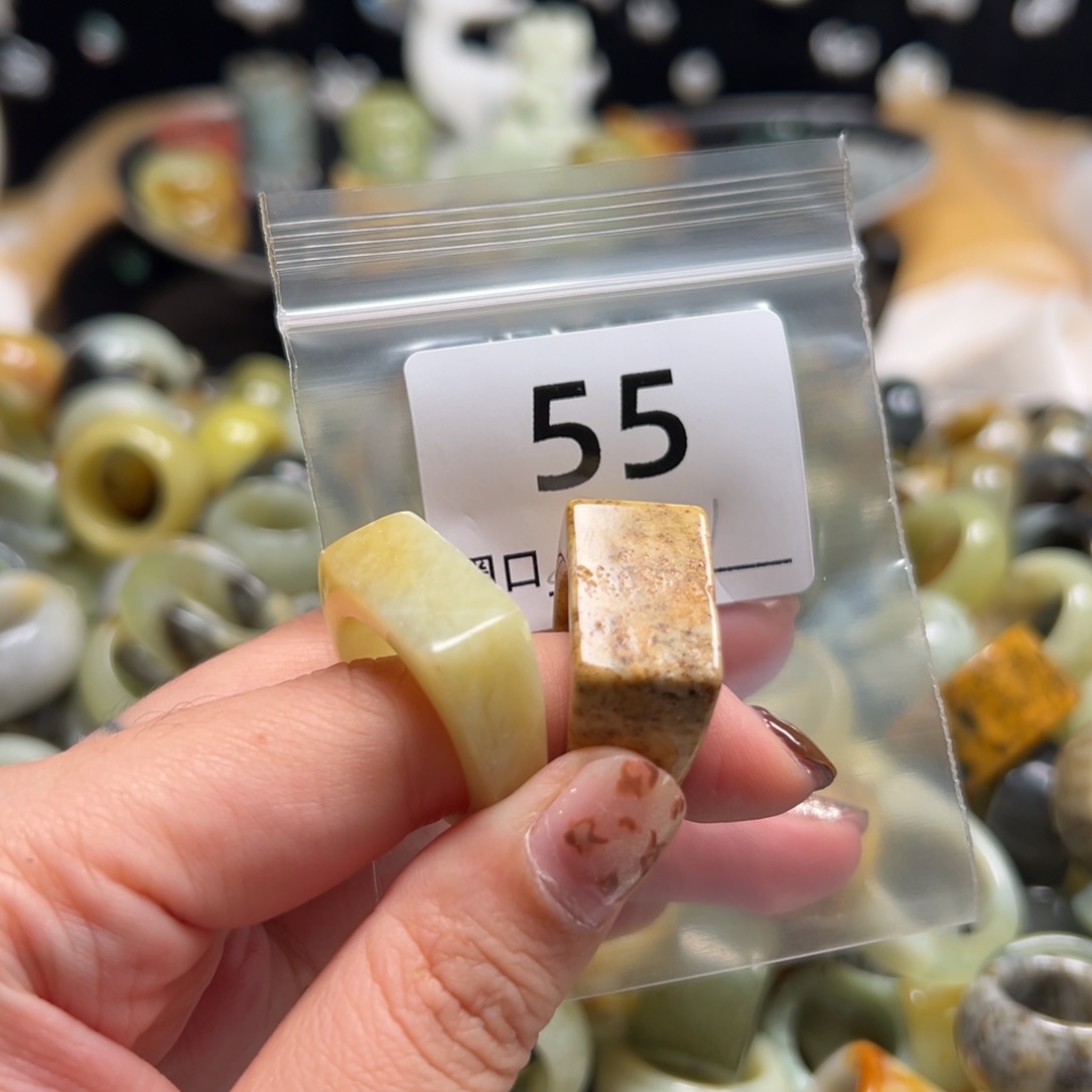 草***3蛇纹石玉未镶嵌戒指