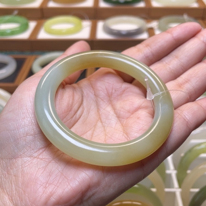 和田玉手镯未镶嵌52