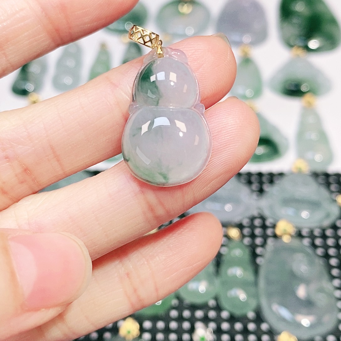 翡翠18K金镶嵌颈饰