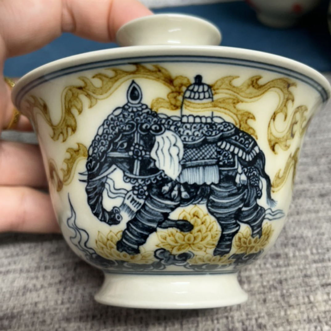 景德镇手绘釉里金狮子盖碗120cc