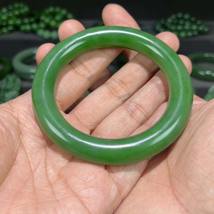 和田玉（碧玉）手镯未镶嵌可**莉