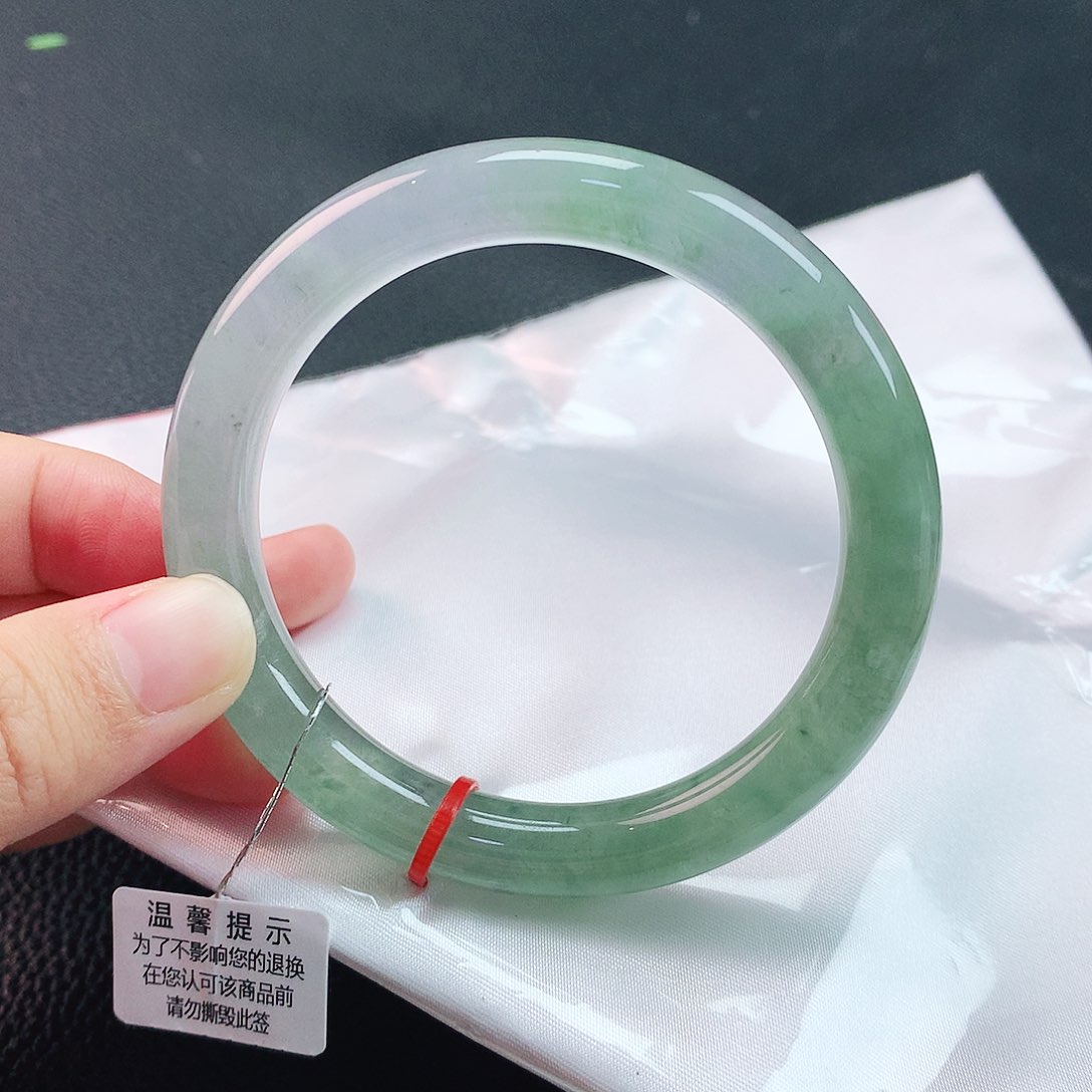 翡翠手镯未镶嵌58圈