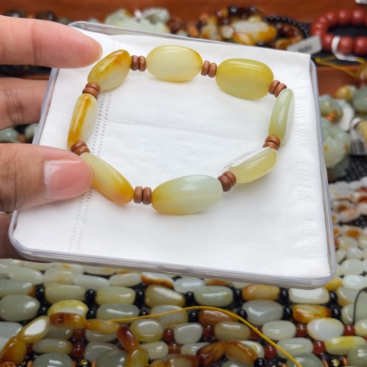 和田玉颈饰未镶嵌