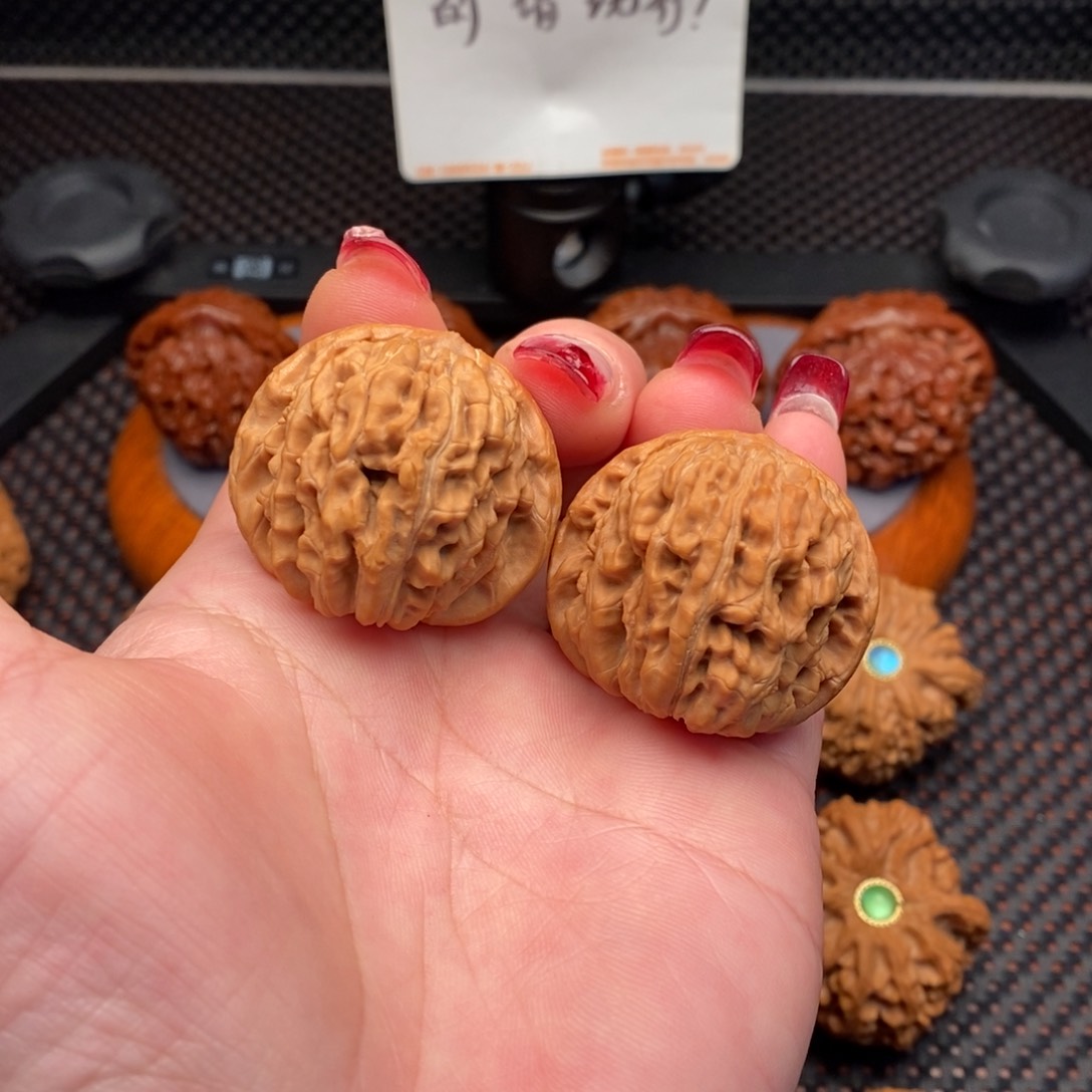 文玩核桃把件四座楼38边39肚漏