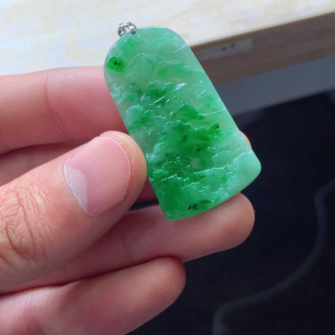 翡翠颈饰18K金镶嵌吊坠