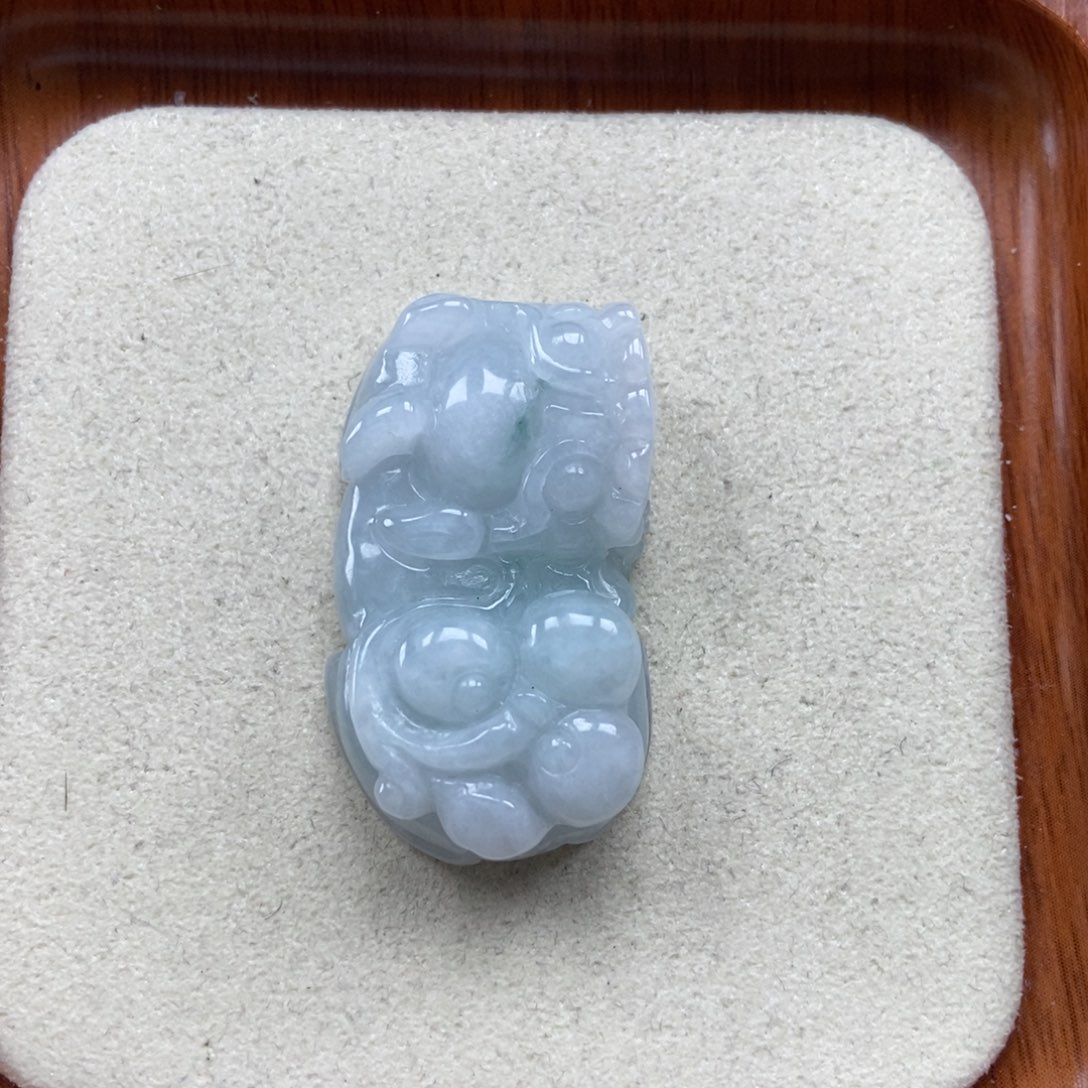 翡翠未镶嵌颈饰霸王貔貅吊坠