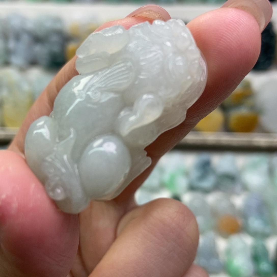 翡翠吊坠(赠链)未镶嵌