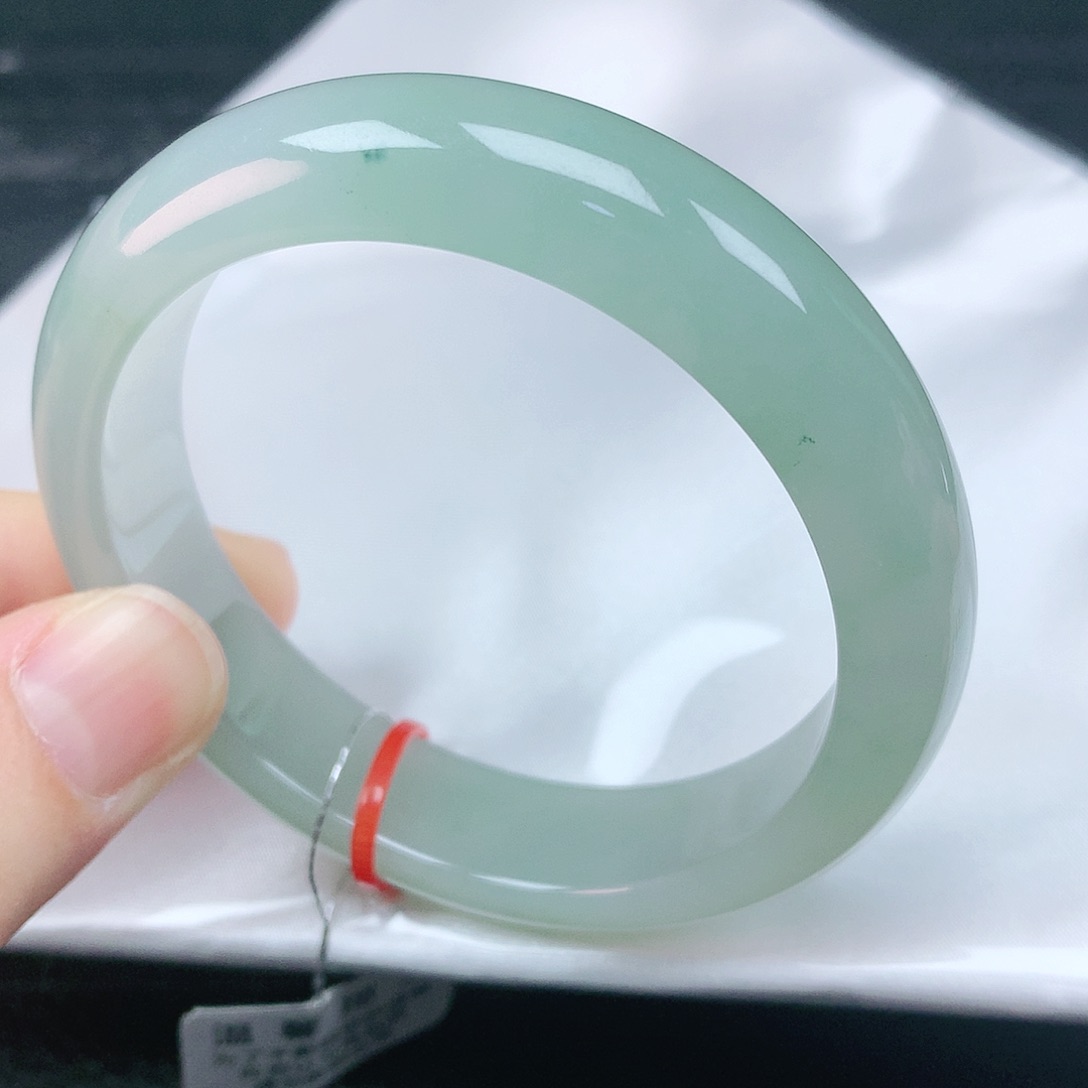 翡翠手镯未镶嵌54圈