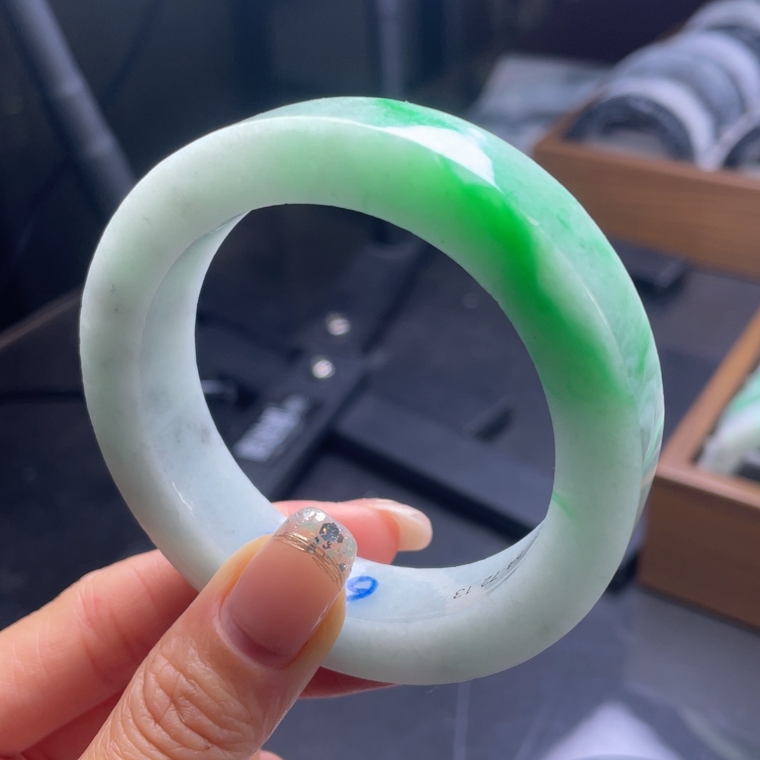 定制翡翠未镶嵌翡翠手镯