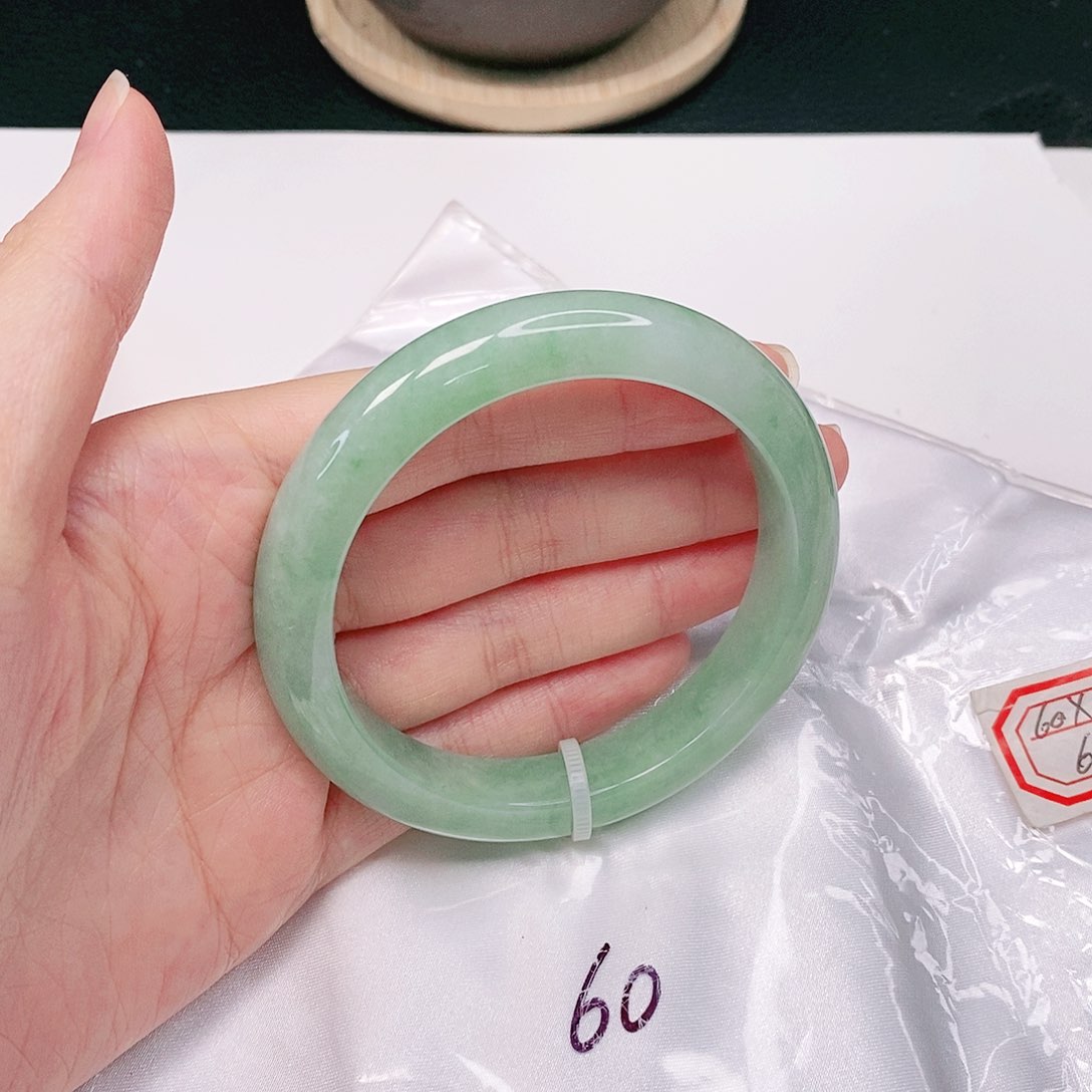 【闪购商品】翡翠手镯未镶嵌正圈