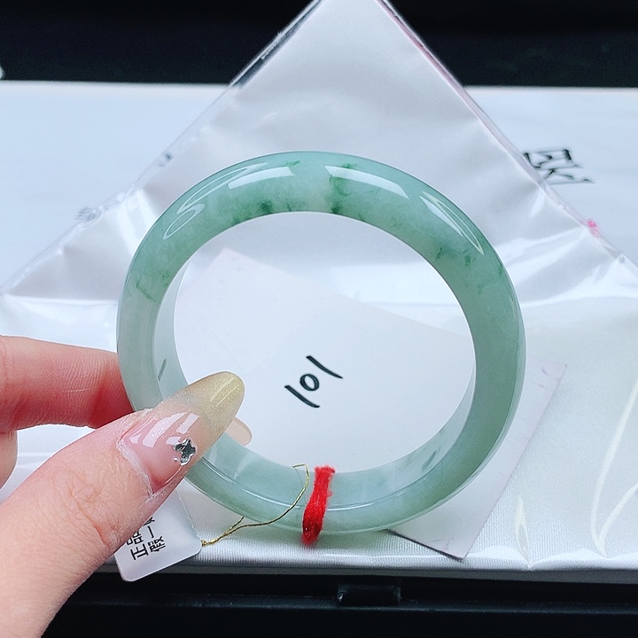 翡翠手镯未镶嵌54.6 正圈