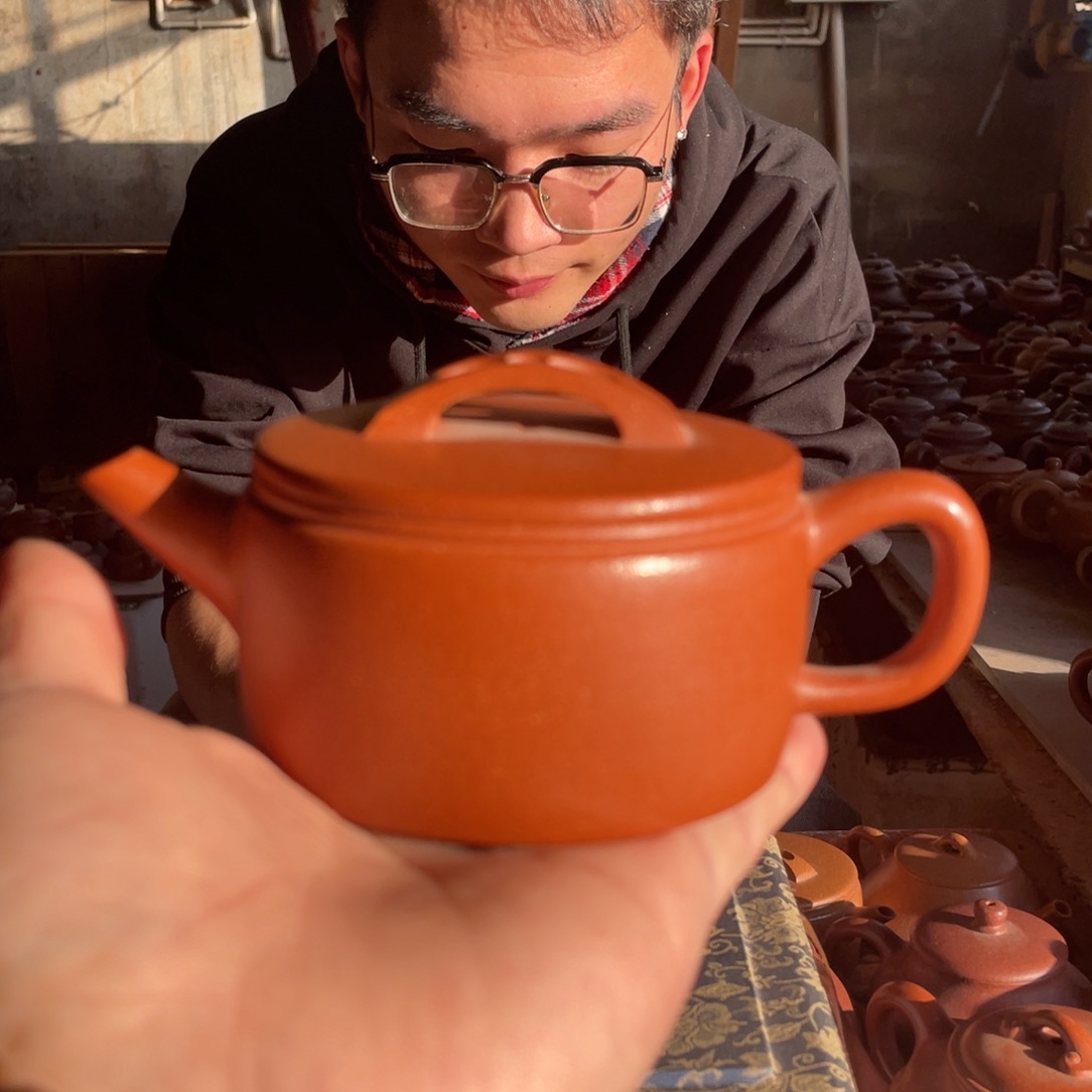 茶壶紫砂ZKF。  红降坡。 汉瓦。 220CC