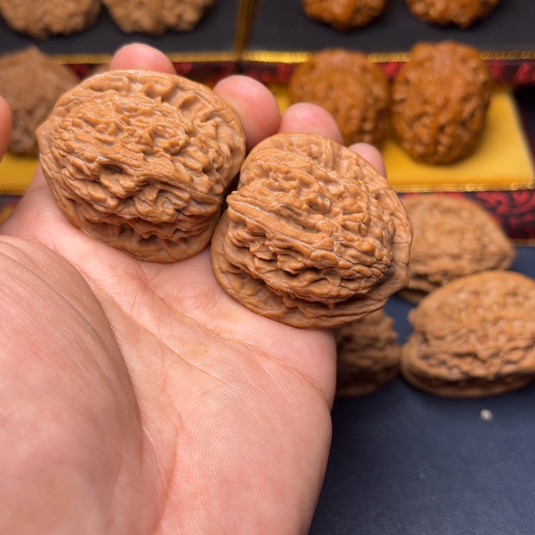 文玩核桃吊坠麦穗虎头