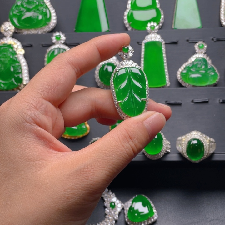 翡翠颈饰未镶嵌翡翠吊坠