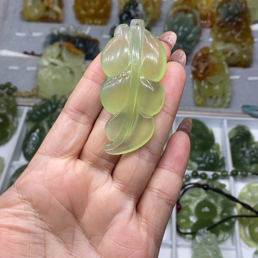 【闪购商品】蛇纹石玉颈饰未镶嵌