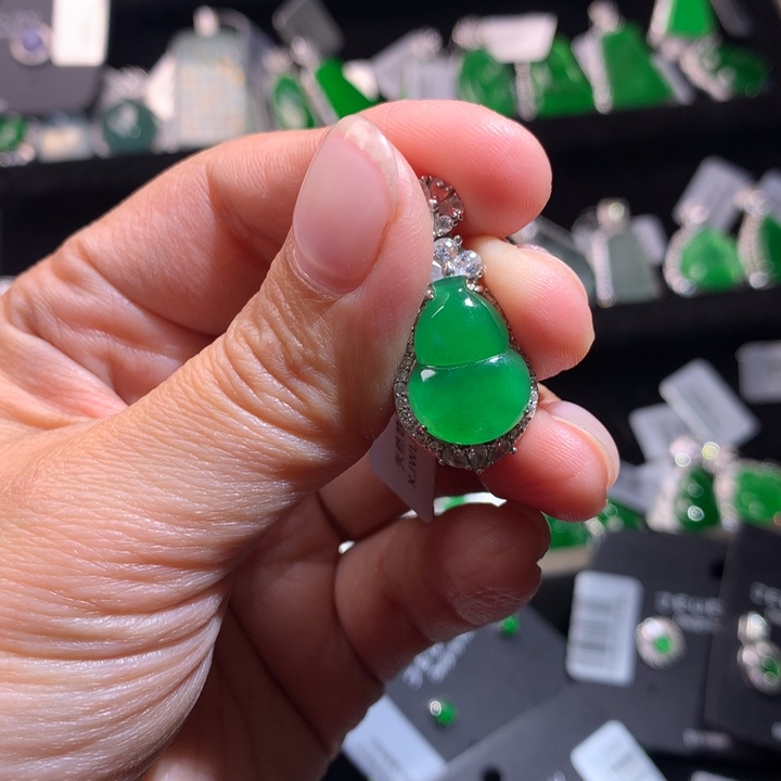 【闪购商品】颈饰银S925镶嵌翡翠r****.