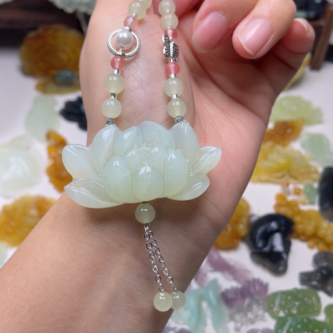 蛇纹石玉颈饰未镶嵌