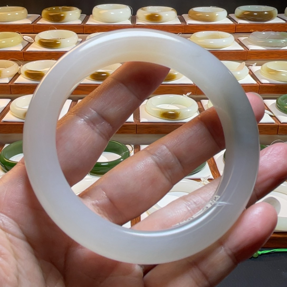 【闪购商品】和田玉手镯未镶嵌