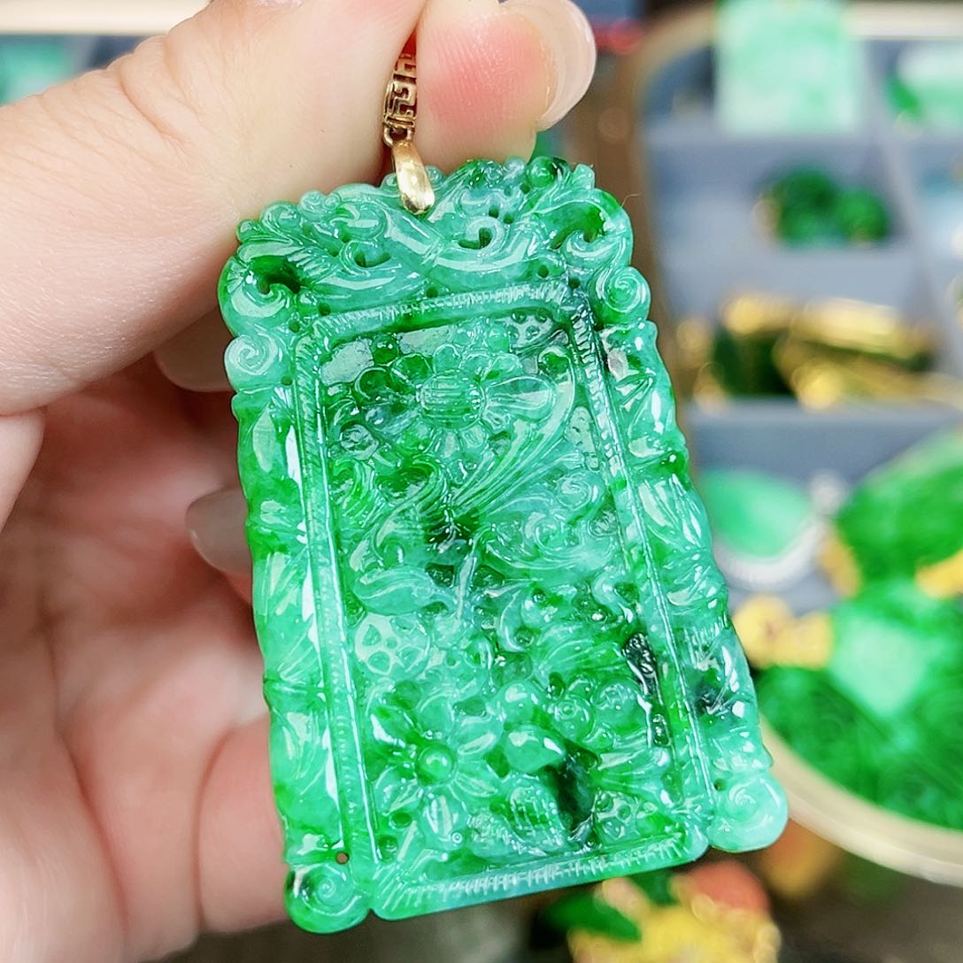 翡翠颈饰18K金镶嵌吊坠