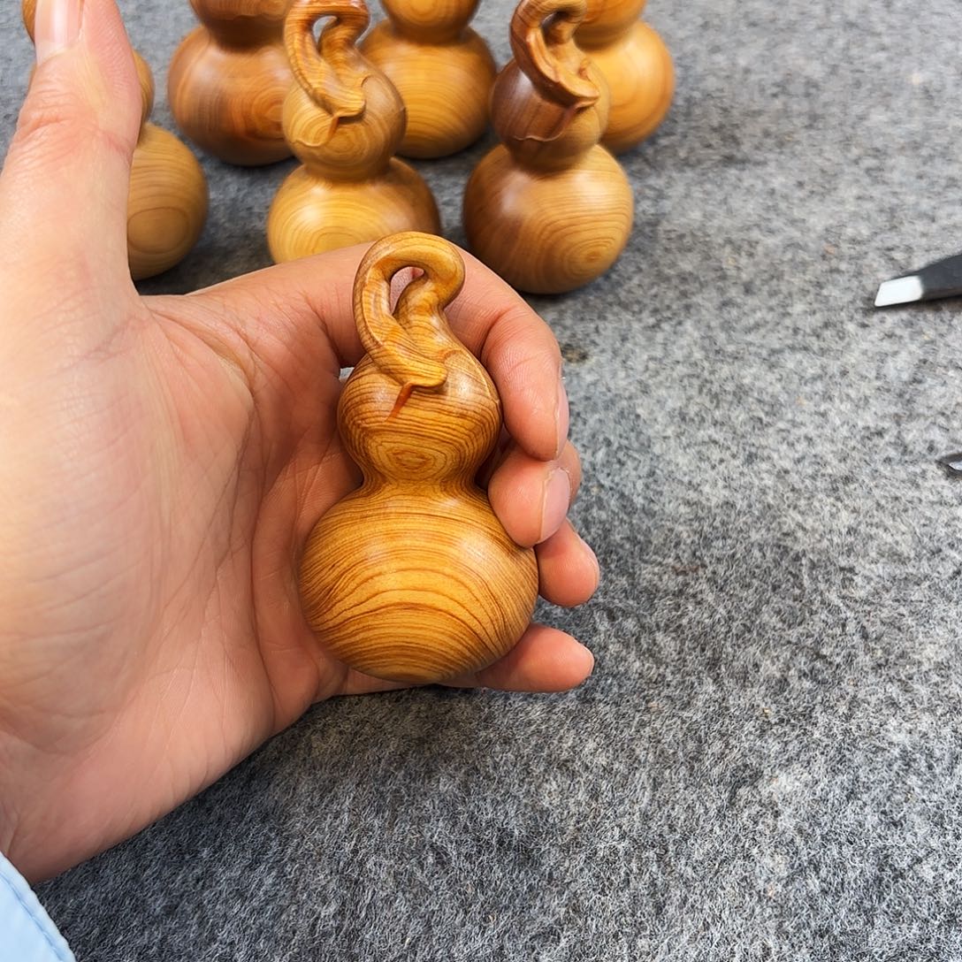 崖柏太行崖柏崖窝黄粉葫芦把件