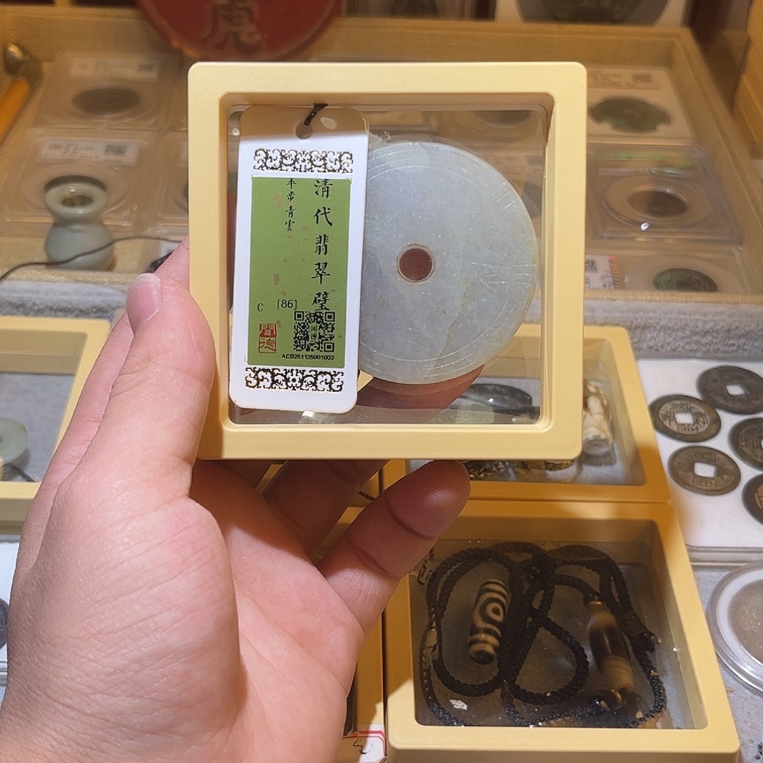 坤***哒金一个很好的翡翠包真包老