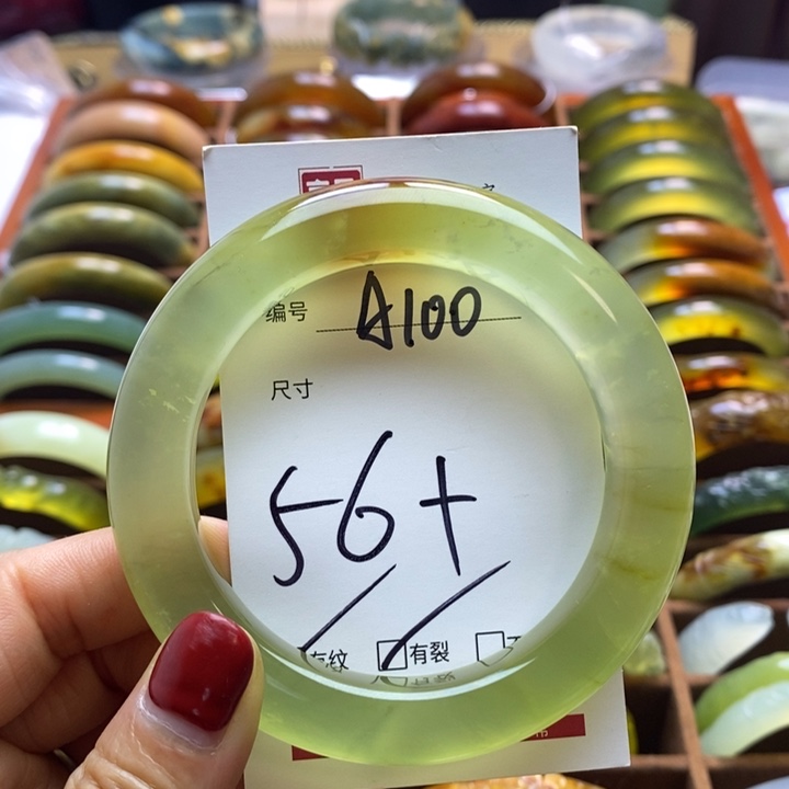 蛇纹石玉手镯未镶嵌