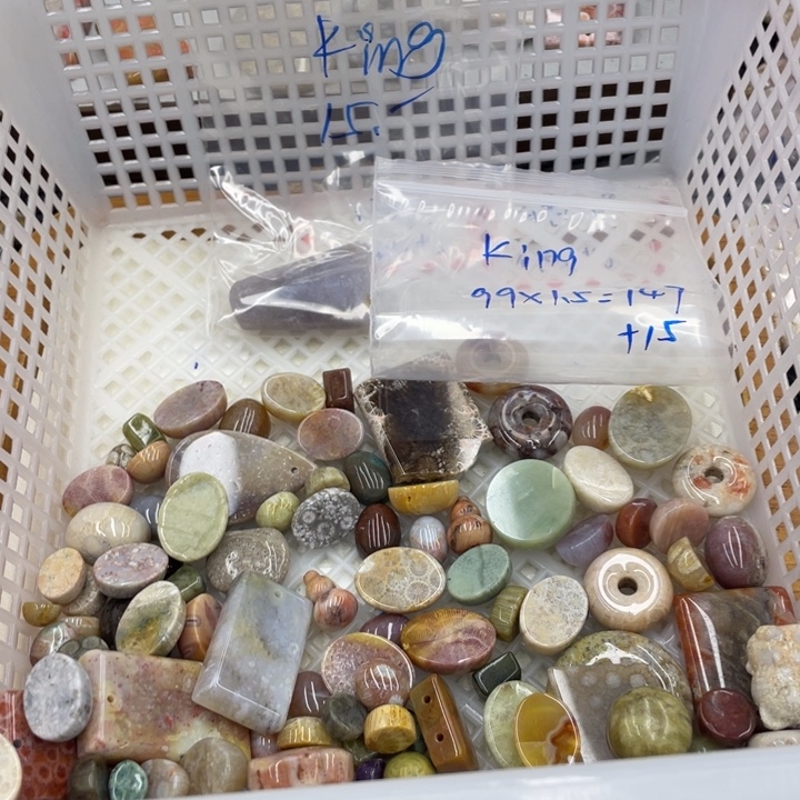 k***g硅化珊瑚（珊瑚玉）合金颈饰