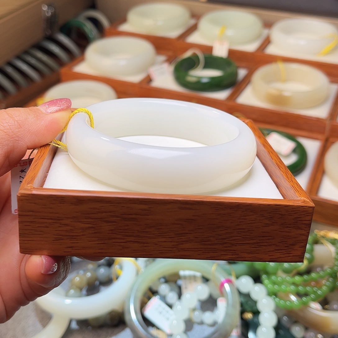 和田玉未镶嵌手镯60.2