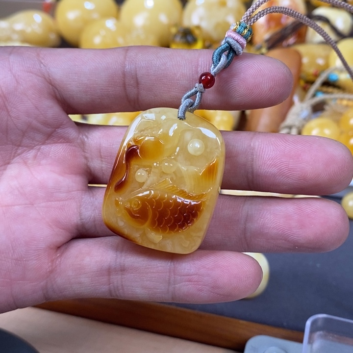 琥珀裸石未镶嵌 鱼