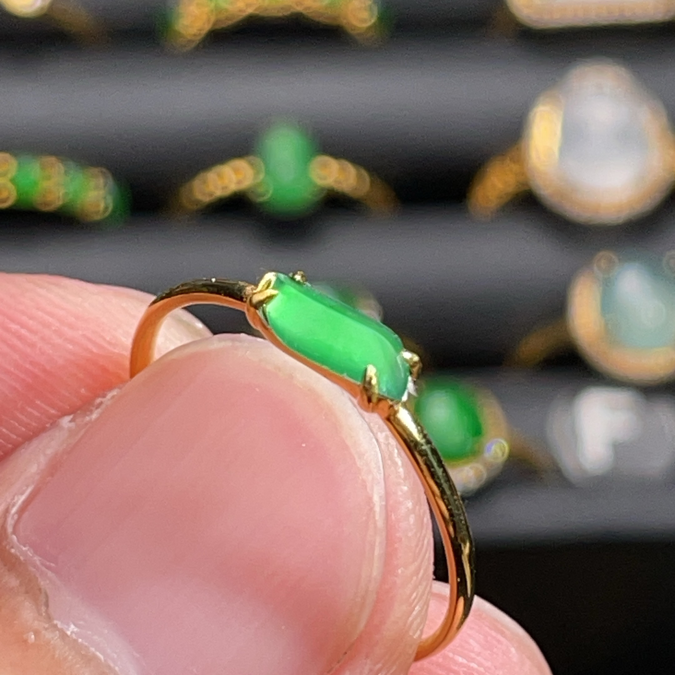 天然翡翠A货18K金-880满绿随形戒指K黄阳绿镶嵌珠宝玉石高冰女款