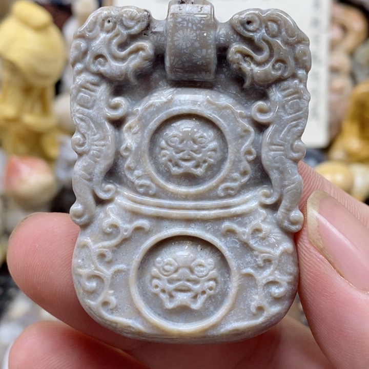 颈饰未镶嵌硅化珊瑚（珊瑚玉）