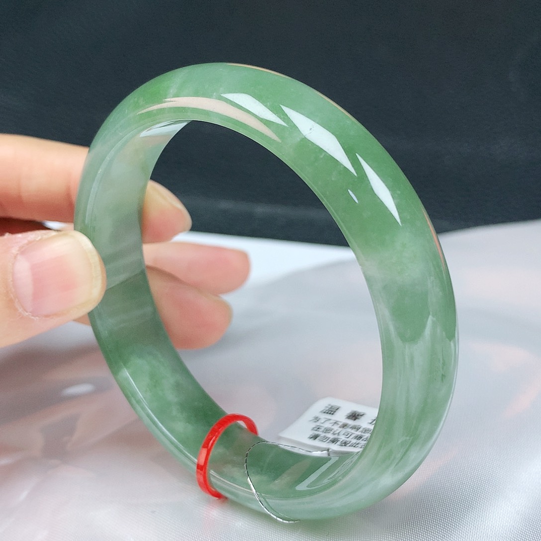 翡翠手镯未镶嵌58圈