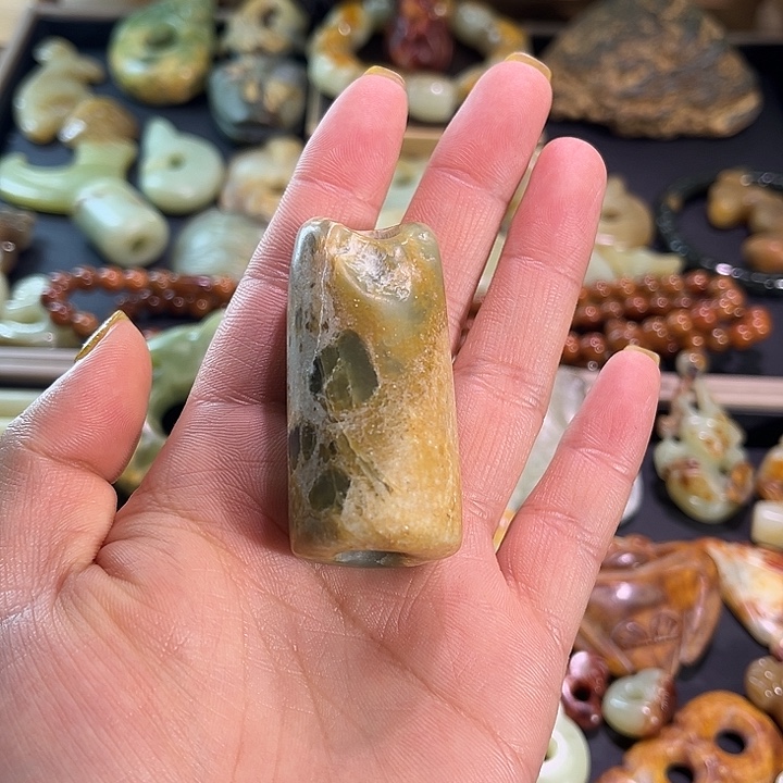 灰***灰岫岩河磨玉（透闪石质玉）未镶嵌颈饰