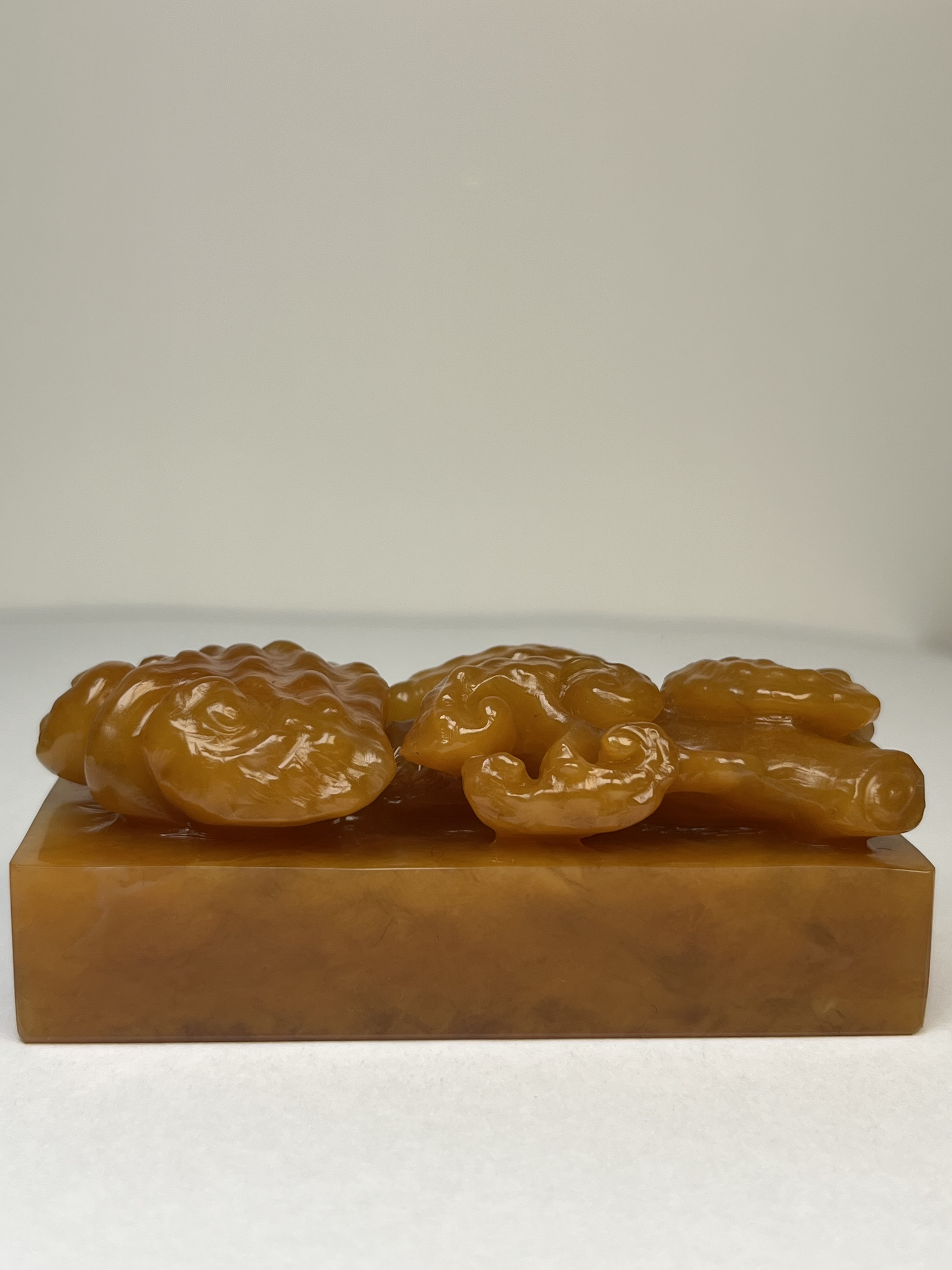 寿山石老性田黄冻带满丝灵芝印章通透可当笔架158克8-3.1-3.2 cm