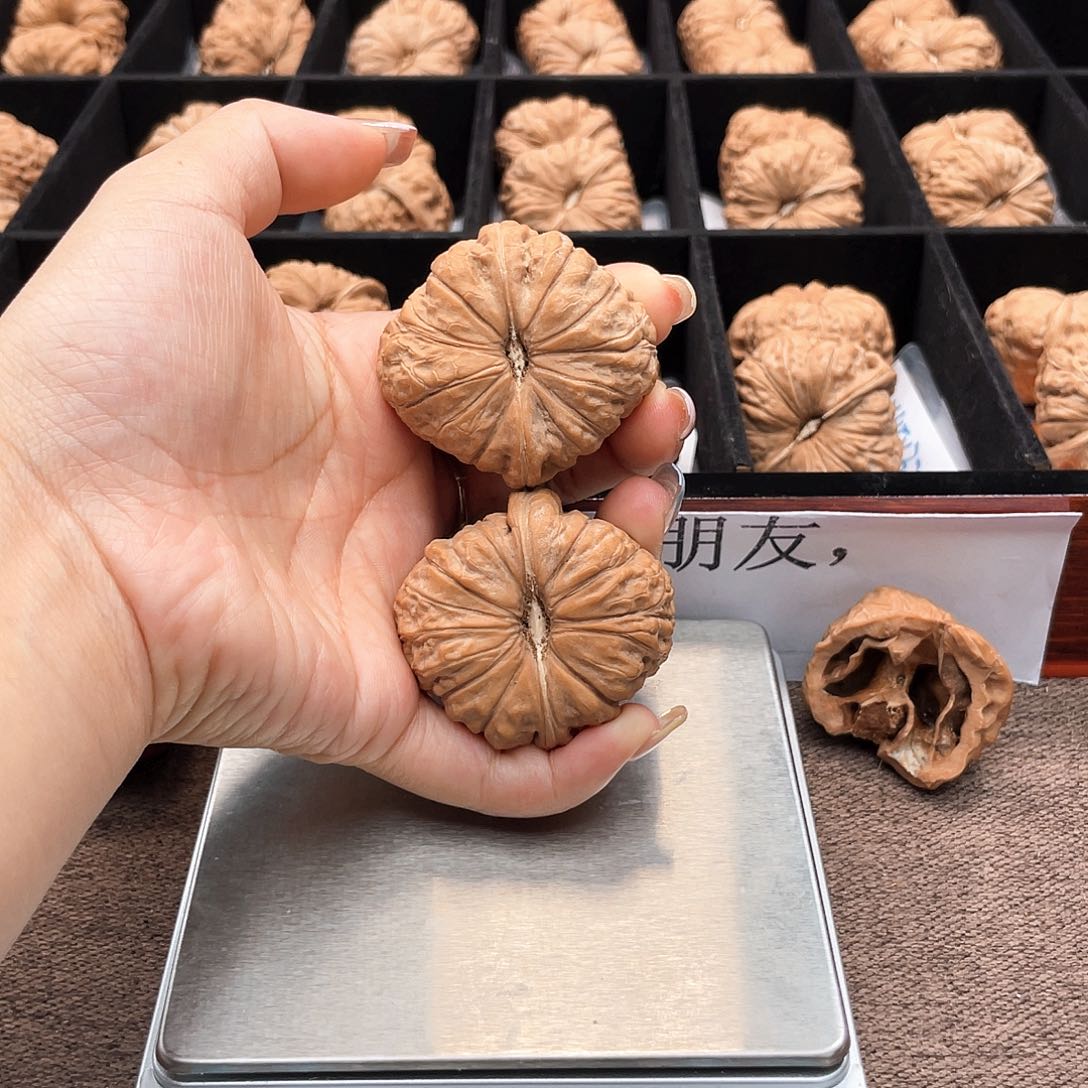 文玩核桃把件43一字底放射线清晰天配大克重50克041