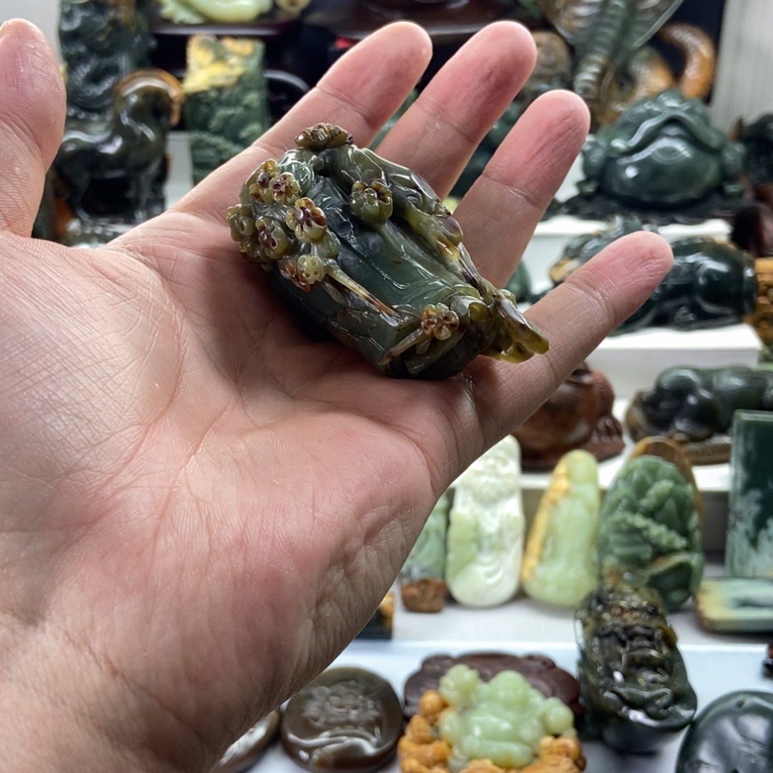 এ***࿐岫岩河磨玉（透闪石质玉）未镶嵌把件