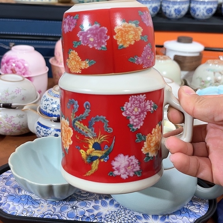 红色大棉袄小暖瓶