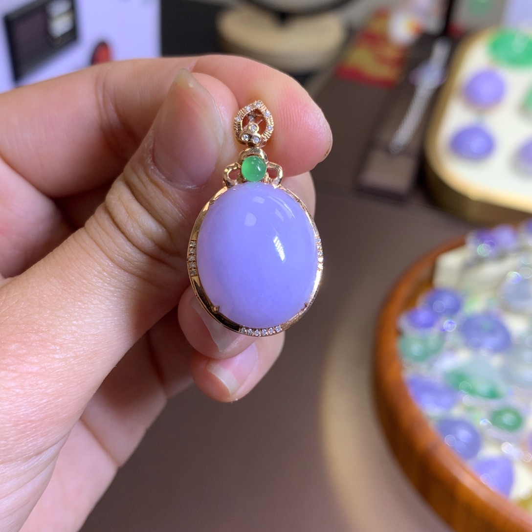 翡翠18K金镶嵌颈饰翡翠