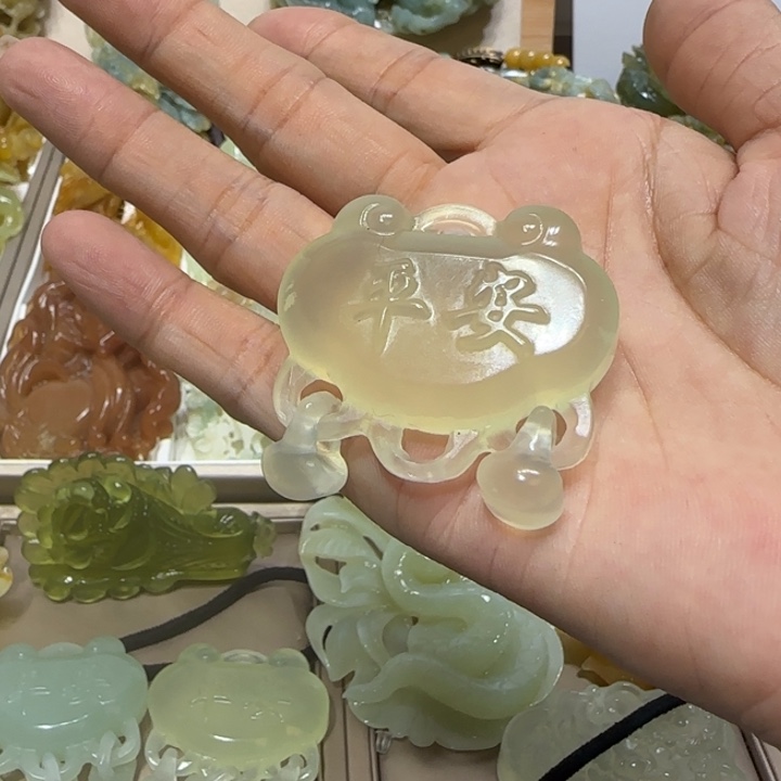 蛇纹石玉吊坠未镶嵌