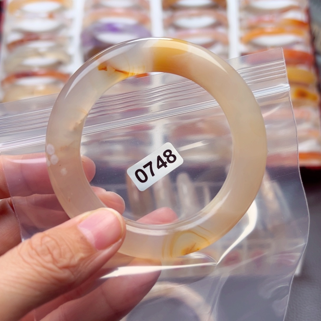 玛瑙/玉髓手镯未镶嵌J***e