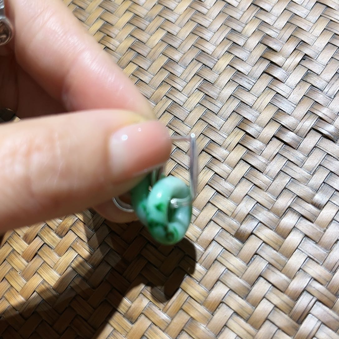 翡翠未镶嵌耳饰个性十足时尚