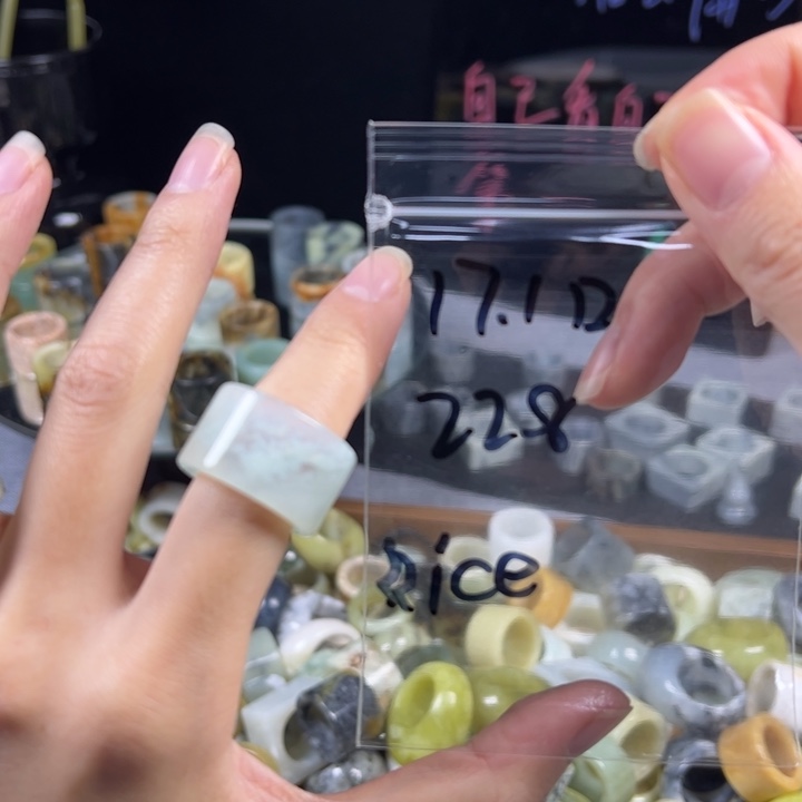 i***e蛇纹石玉未镶嵌戒指