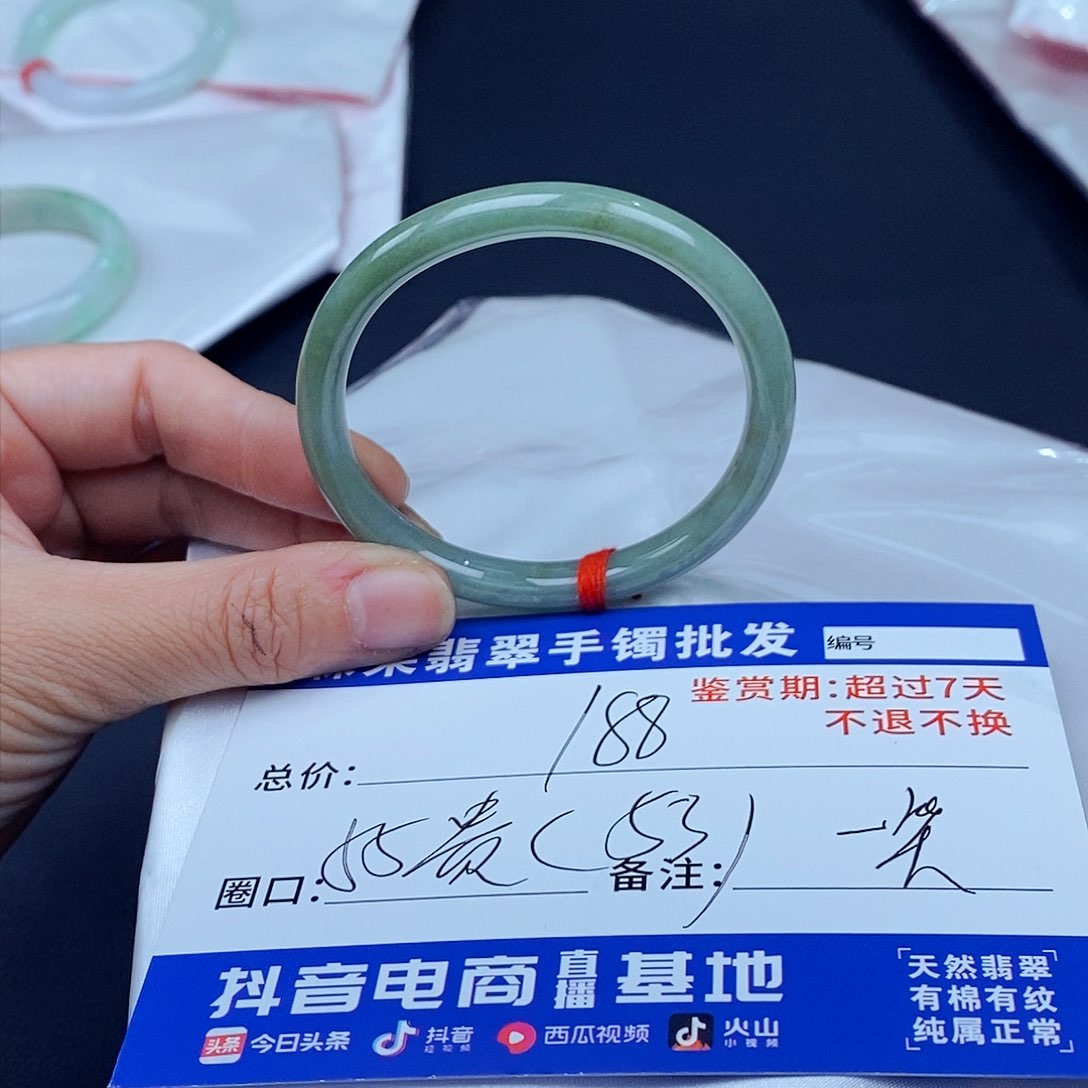 翡翠手镯未镶嵌百元手镯默认瑕疵