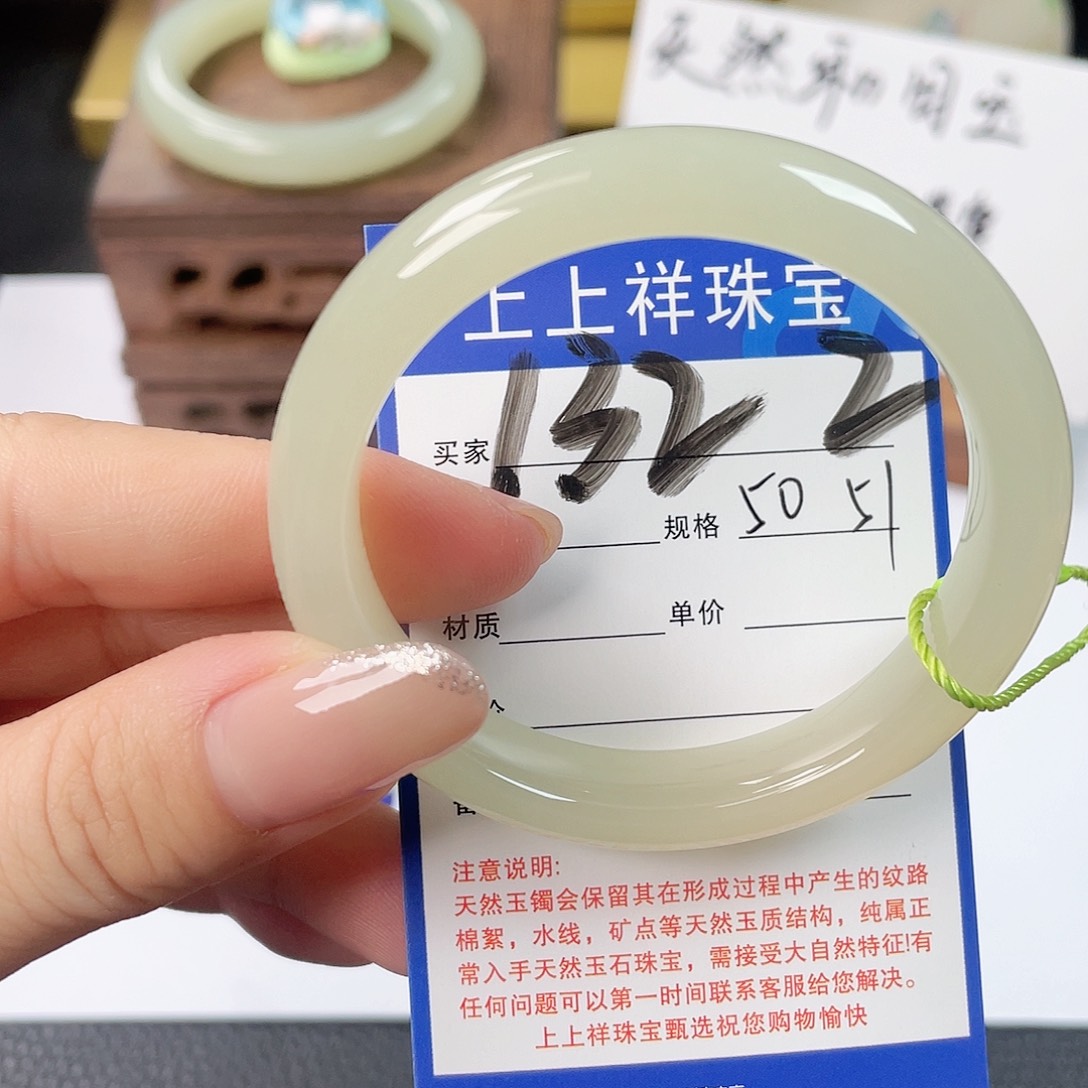 和田玉未镶嵌手镯