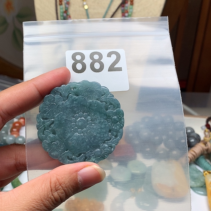 翡翠颈饰未镶嵌格**开翡翠